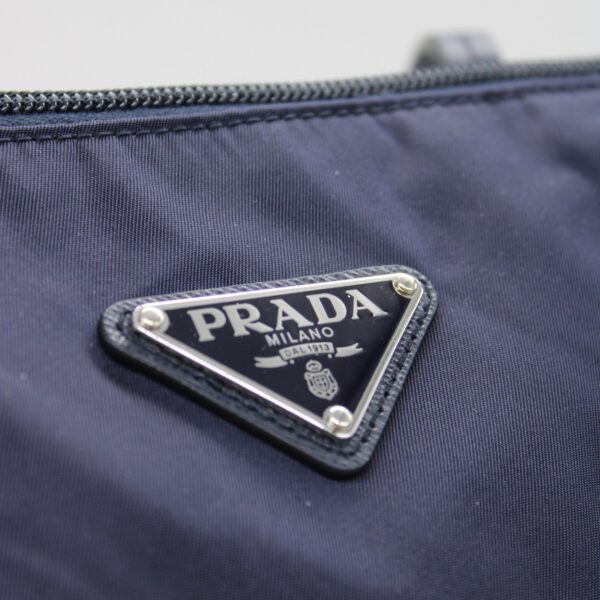 Borsa Prada in tela vela con tracolla