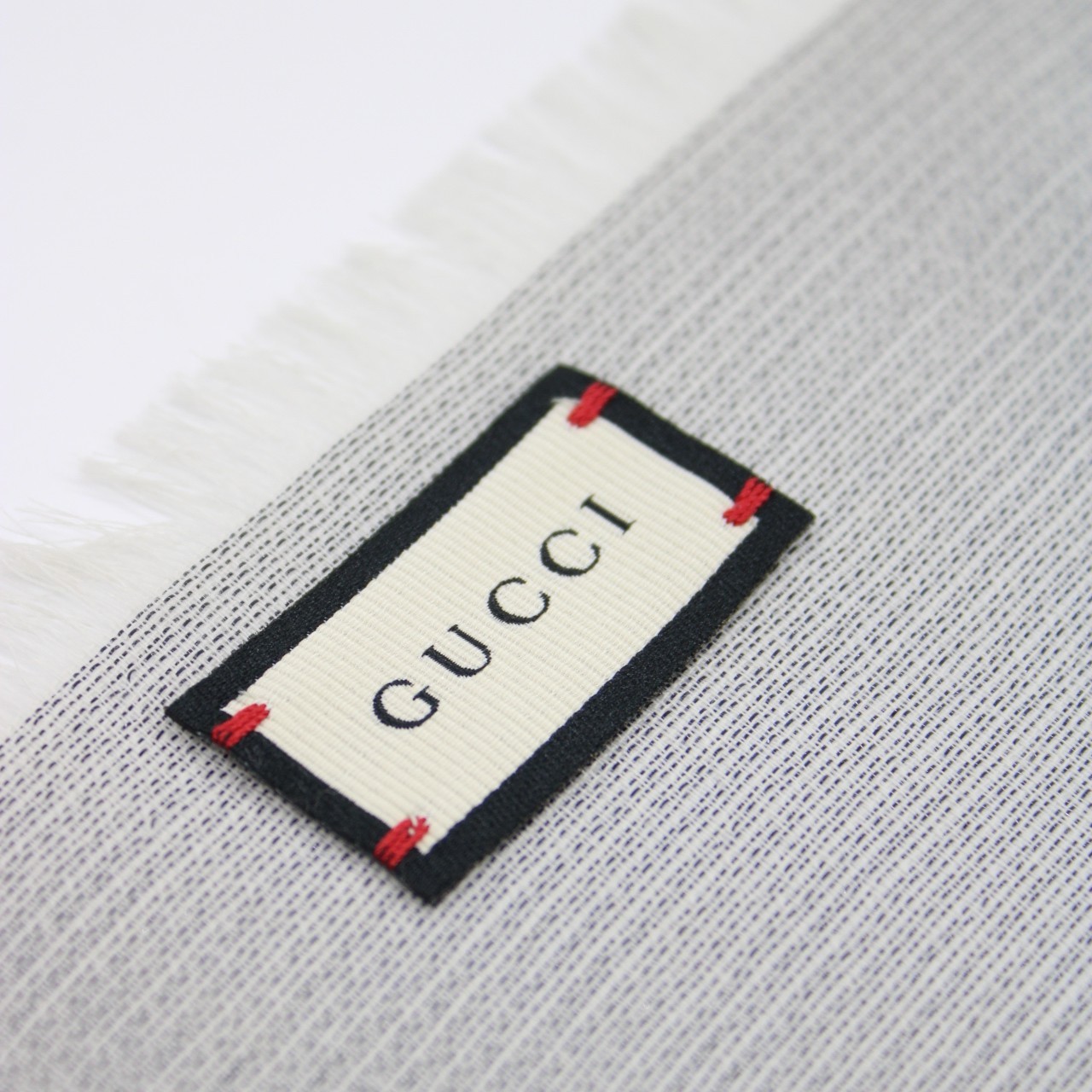 Scialle Gucci con motivo GG grigia thumb