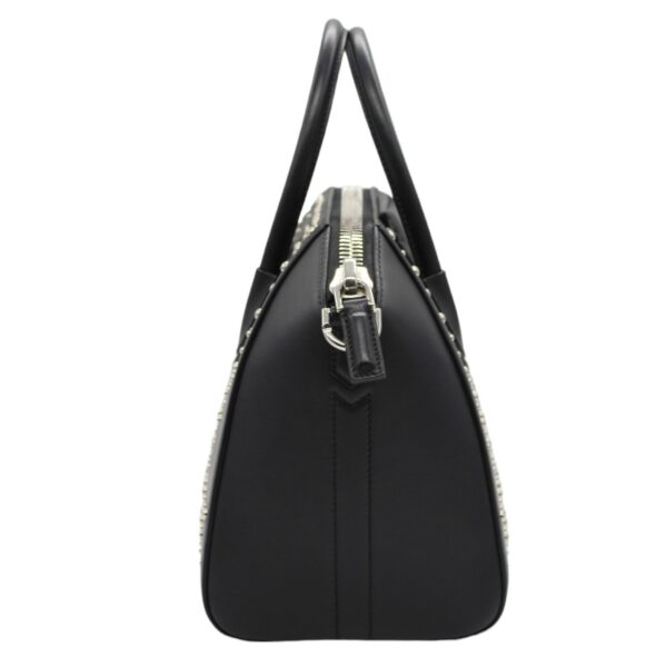 Borsa Givenghy Antigona in pelle liscia nera con borchie