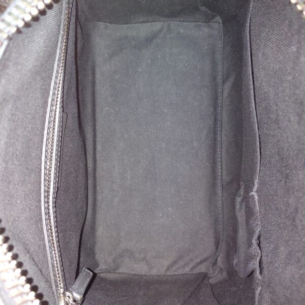 Borsa Givenghy Antigona in pelle liscia nera con borchie