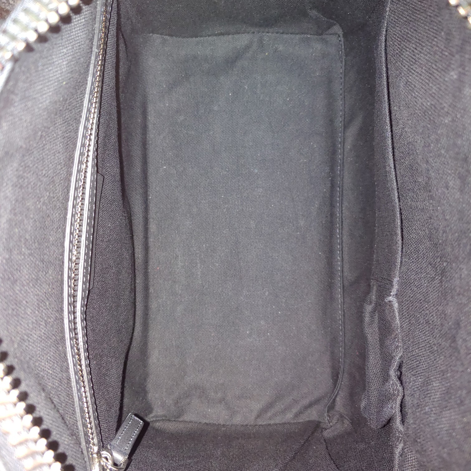 Borsa Givenghy Antigona in pelle liscia nera con borchie thumb