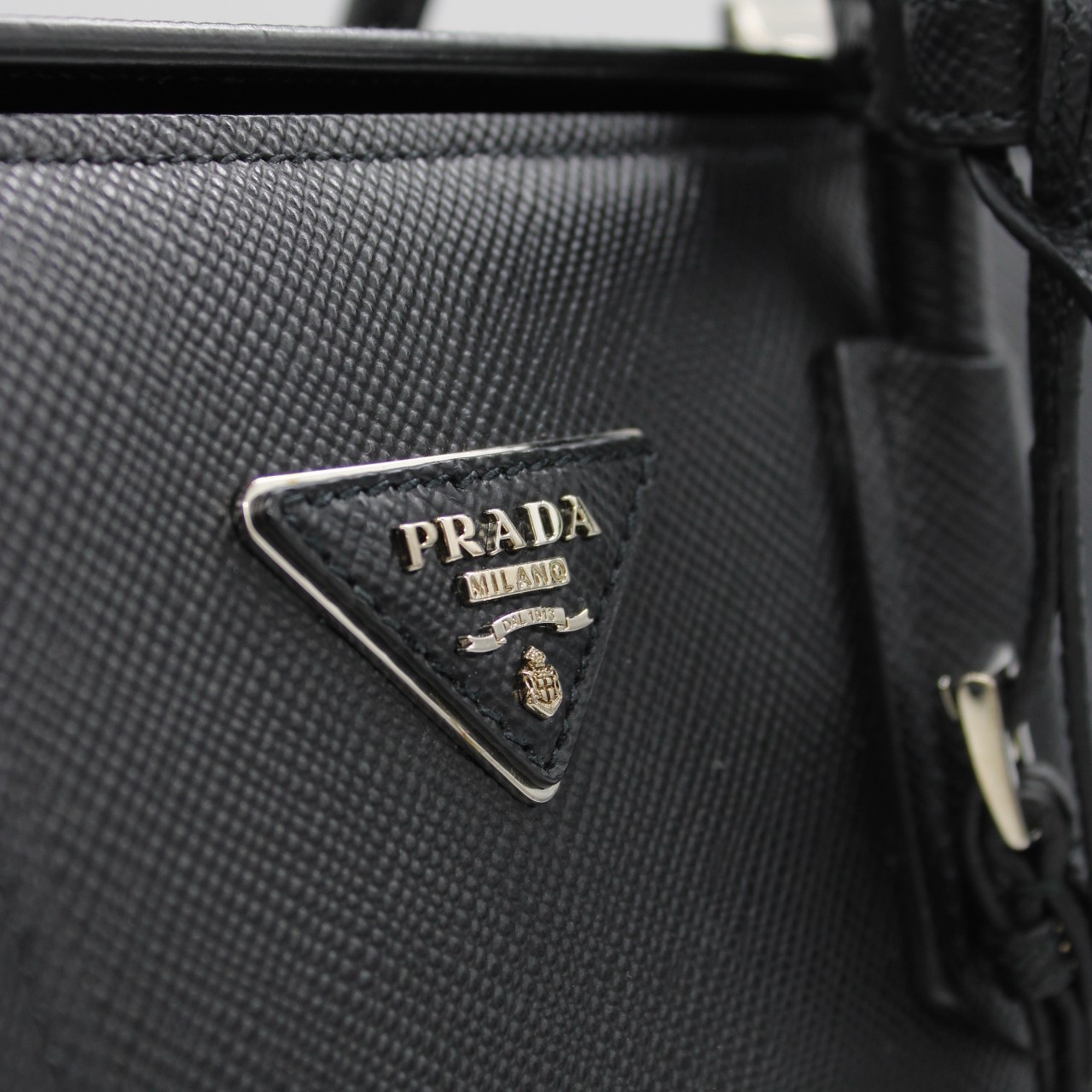 Prada Galleria Borsa in pelle saffiano nera thumb