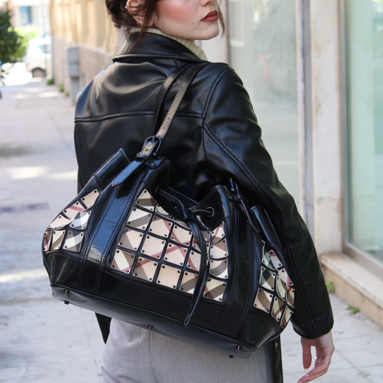Borsa Burberry in pelle verniciata e tela plastificata thumb
