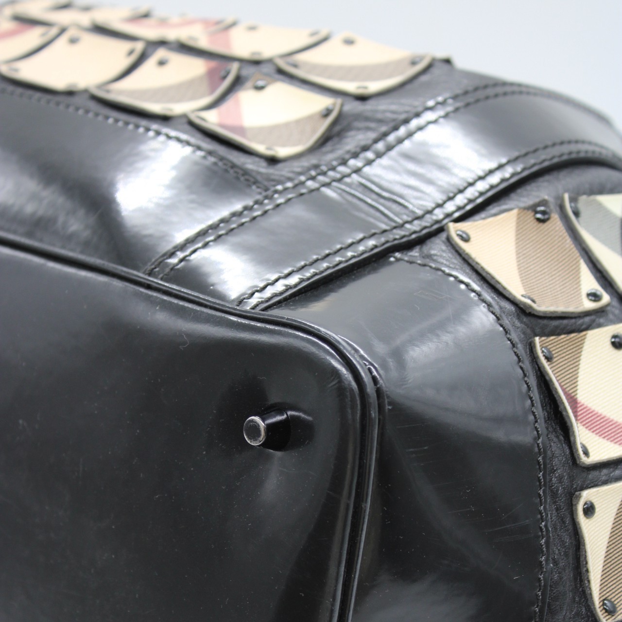 Borsa Burberry in pelle verniciata e tela plastificata thumb