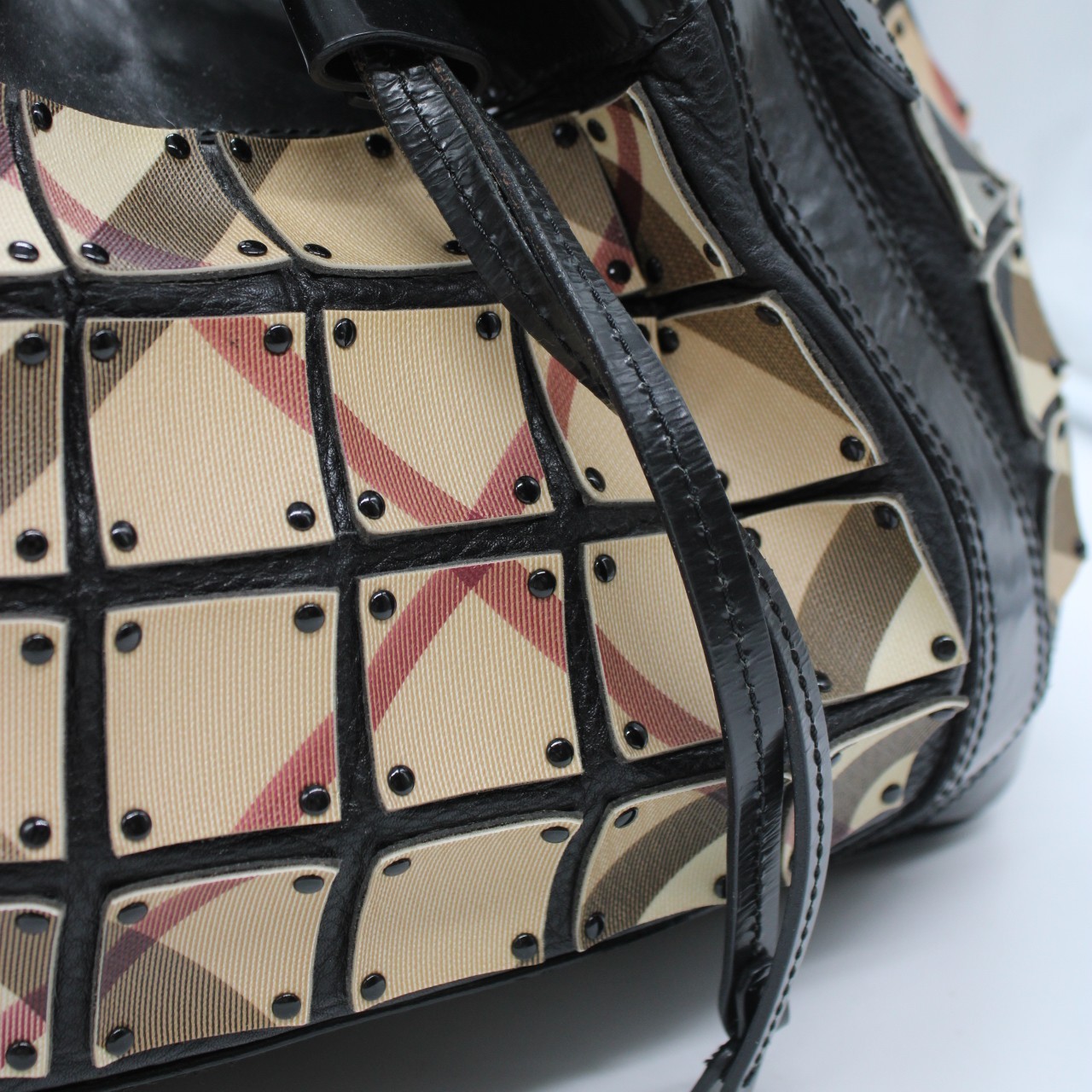 Borsa Burberry in pelle verniciata e tela plastificata thumb