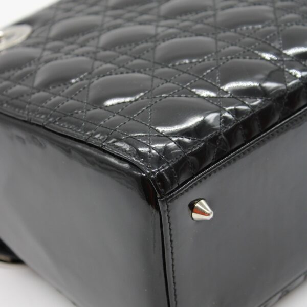 Borsa Media Lady Dior in pelle verniciata nera