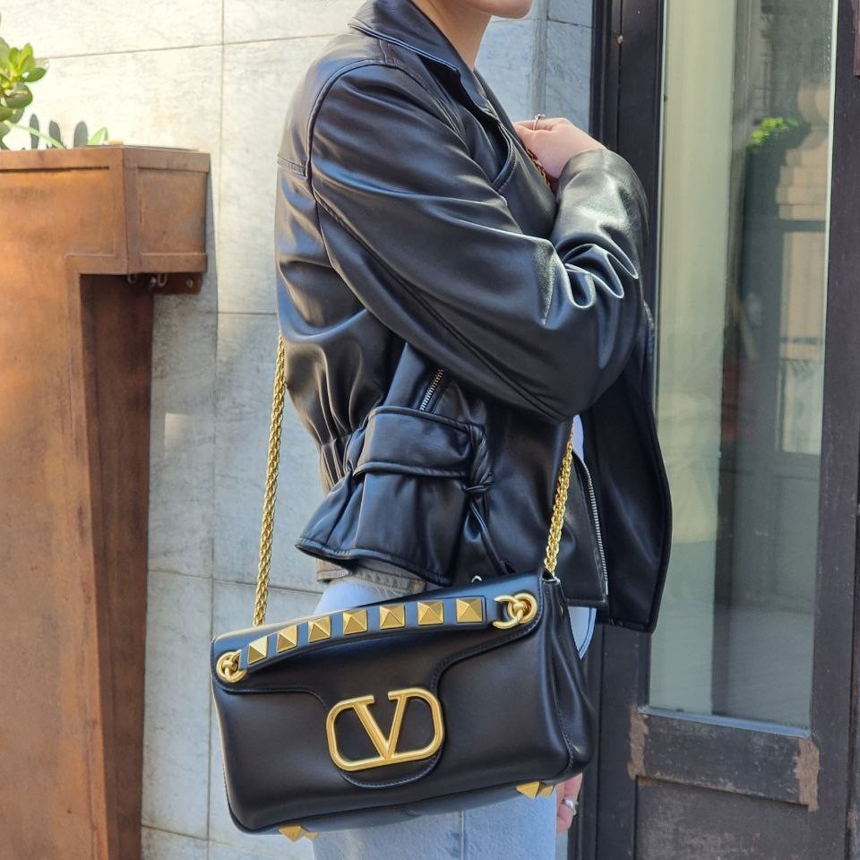 Borsa Valentino stud sign in nappa nera thumb
