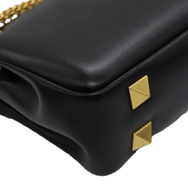 Borsa Valentino stud sign in nappa nera