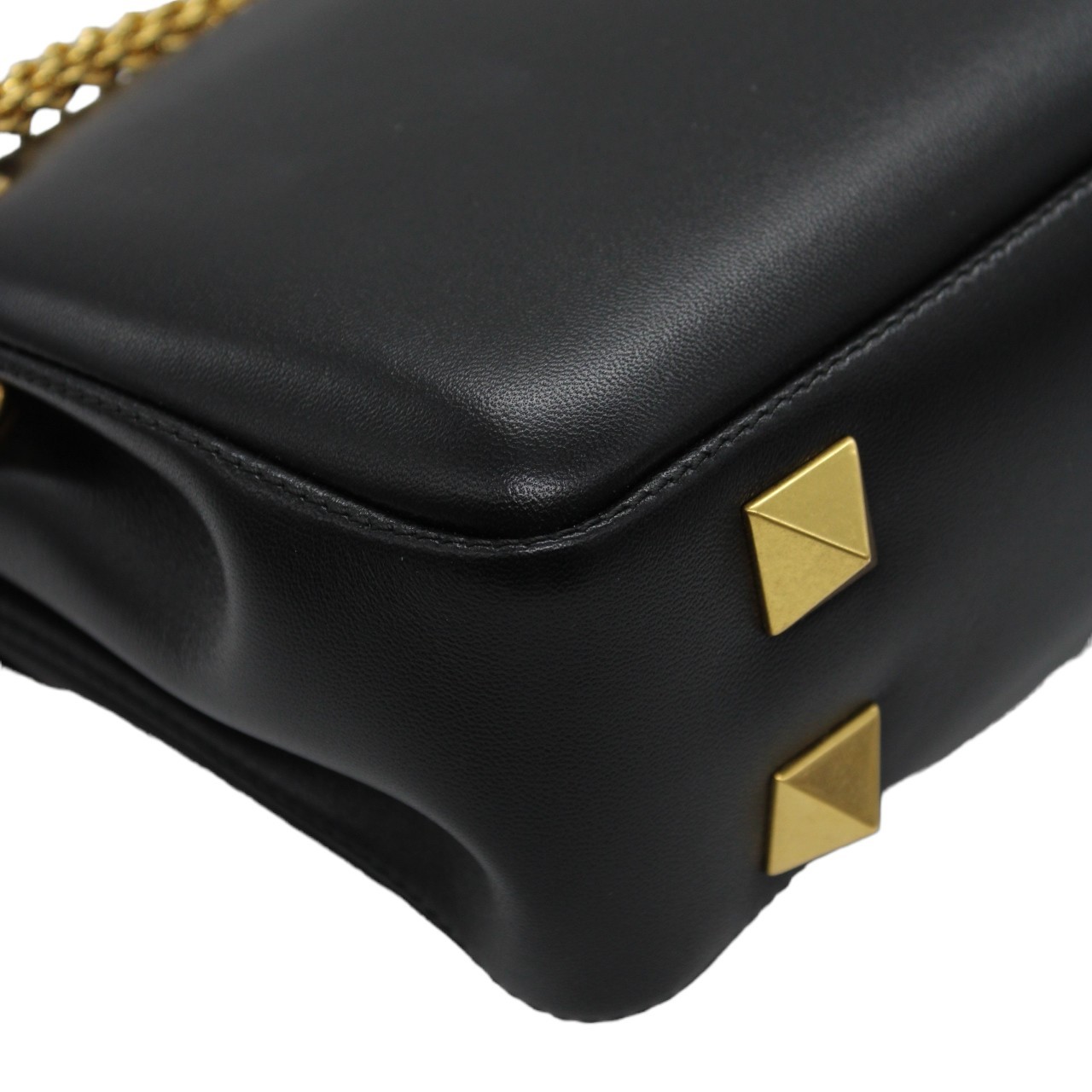 Borsa Valentino stud sign in nappa nera thumb