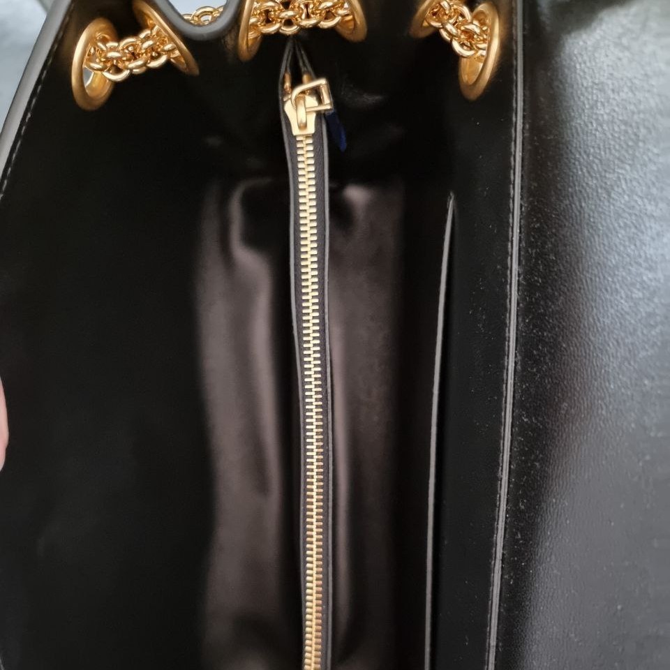 Borsa Valentino stud sign in nappa nera thumb