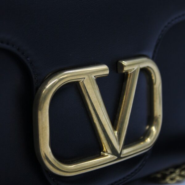 Borsa Valentino stud sign in nappa nera
