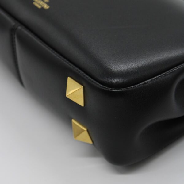 Borsa Valentino stud sign in nappa nera