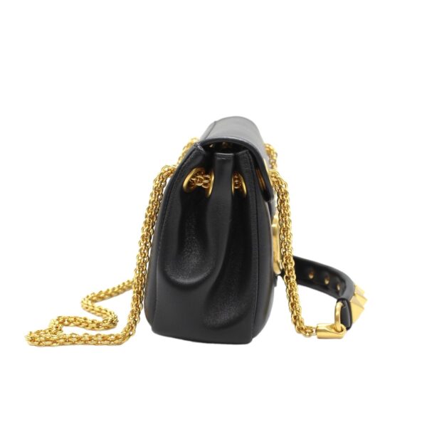 Borsa Valentino stud sign in nappa nera