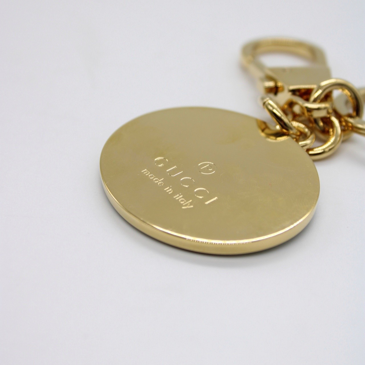 Portachiavi Gucci in smalto con incrocio GG thumb