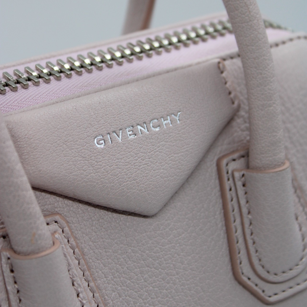 Borsa Givenghy antigona mini in pelle thumb