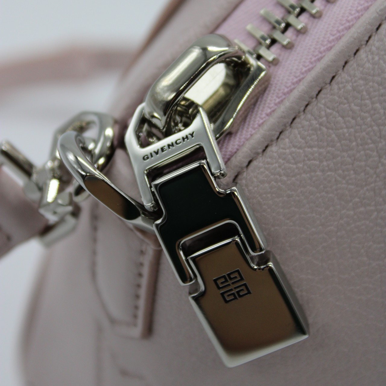 Borsa Givenghy antigona mini in pelle thumb