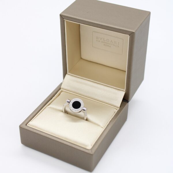 Anello Bulgari in oro bianco onice e diamanti