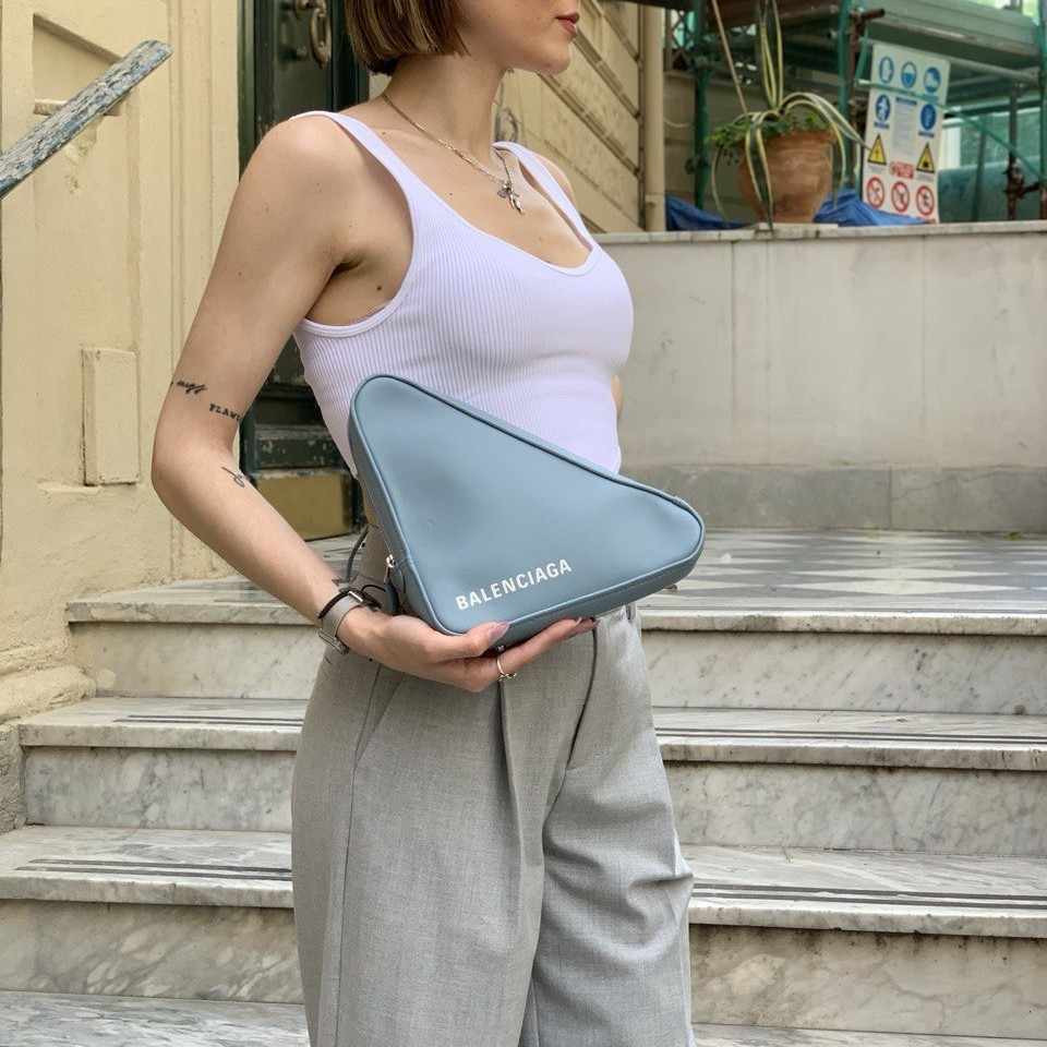 Pochette Balenciaga triangle duffle thumb