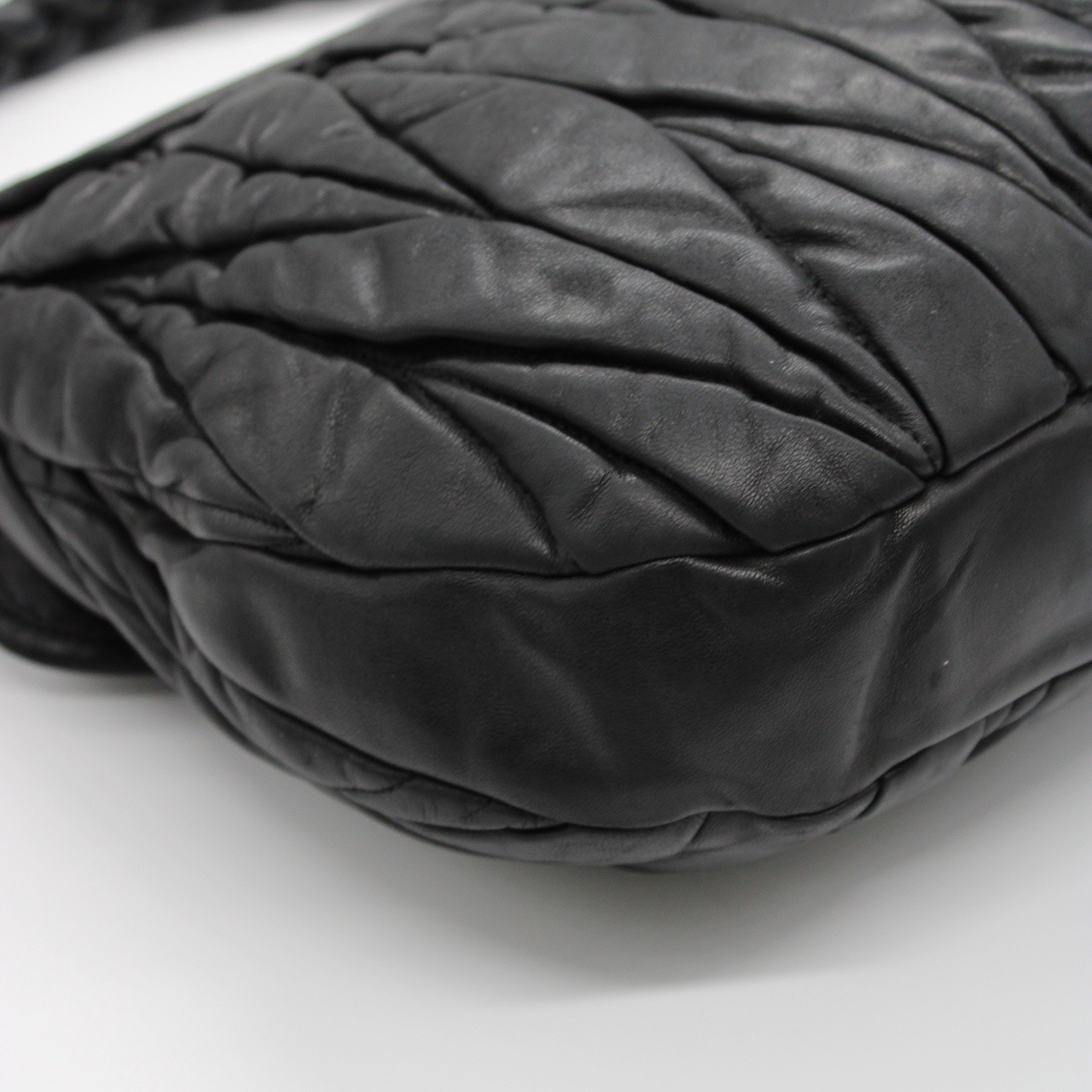 Borsa Miu Miu coffer in pelle nera matelassè thumb