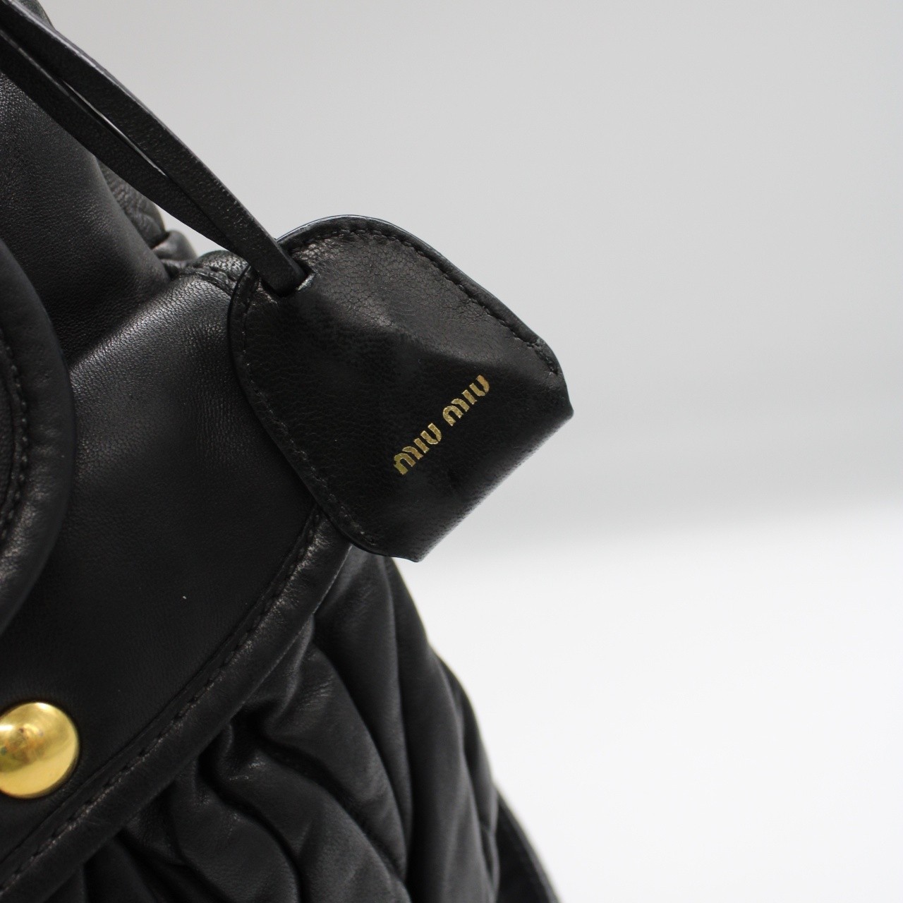 Borsa Miu Miu coffer in pelle nera matelassè thumb