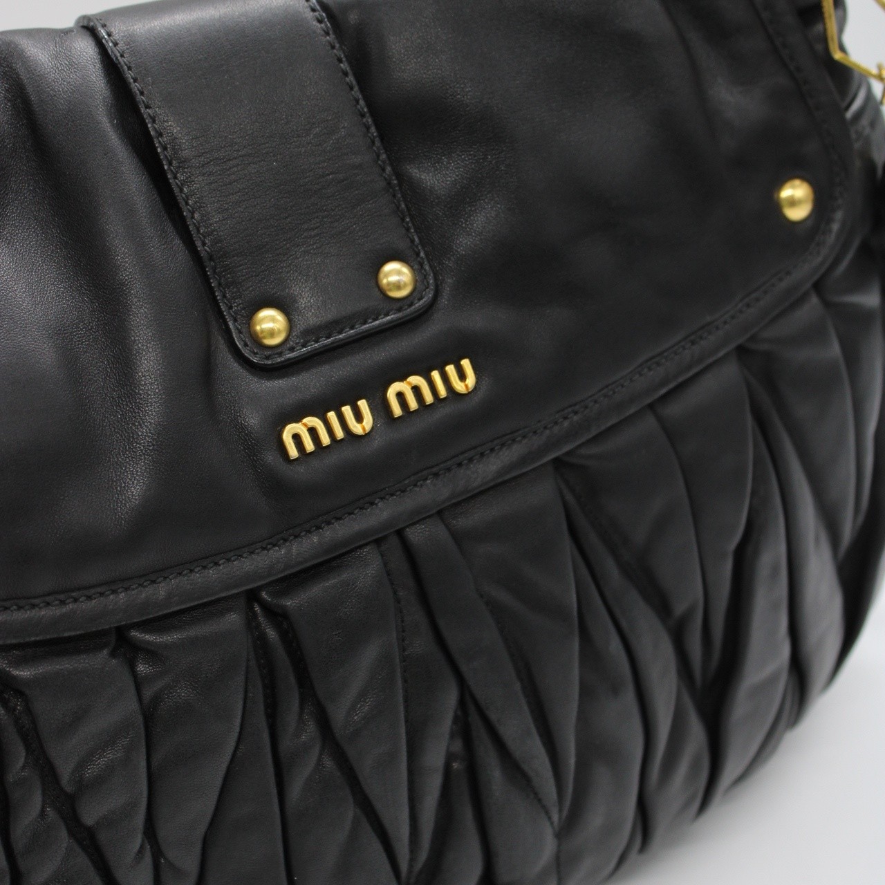 Borsa Miu Miu coffer in pelle nera matelassè thumb