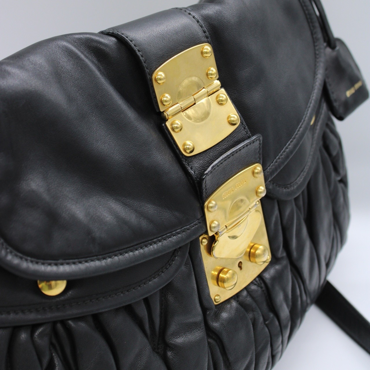 Borsa Miu Miu coffer in pelle nera matelassè thumb