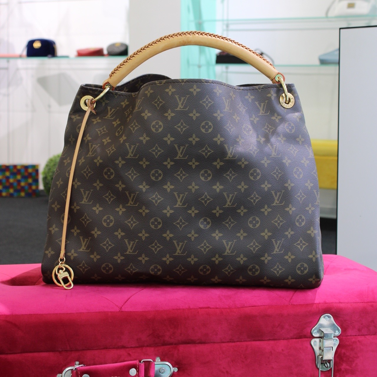 Borsa Louis Vuitton Artsy GM thumb