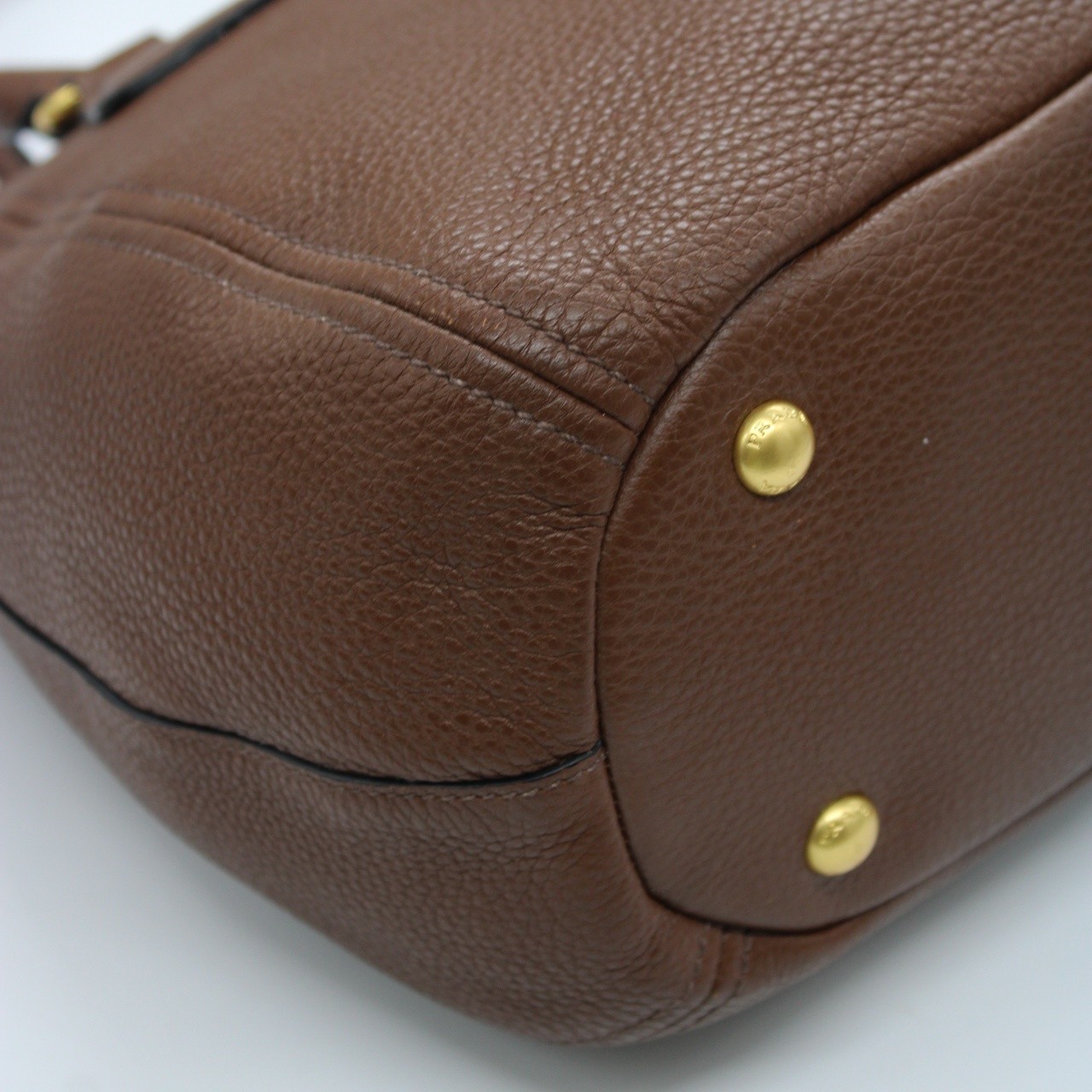 Borsa Prada in pelle martellata marrone thumb