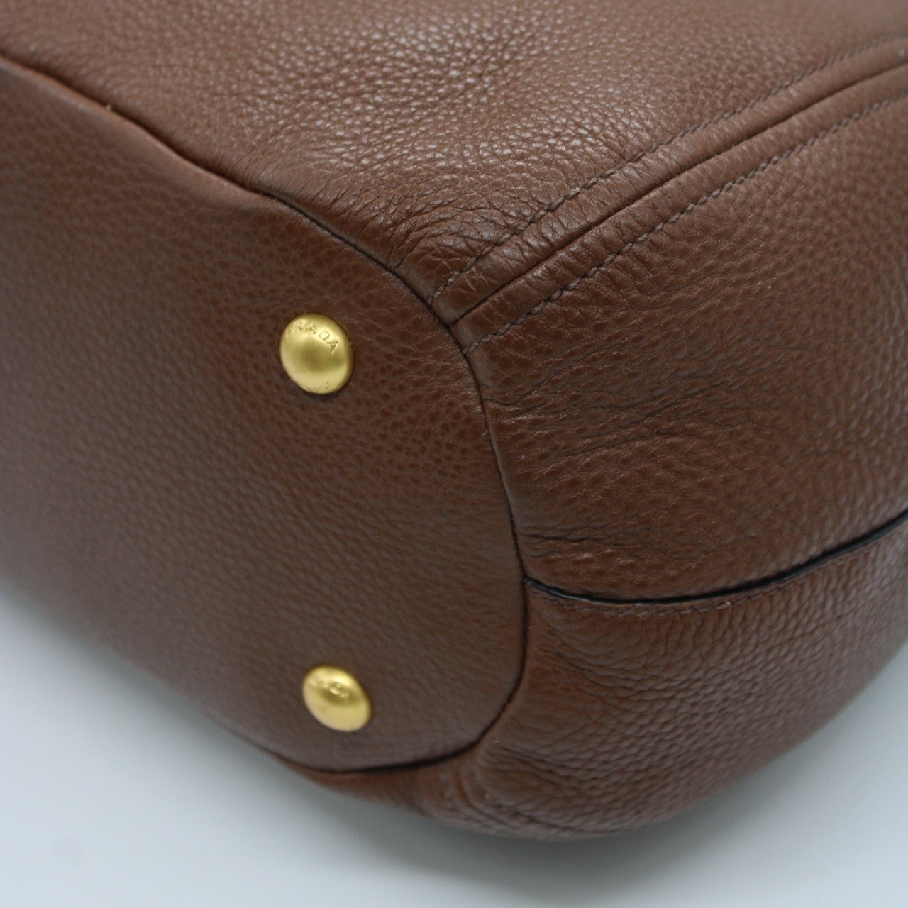 Borsa Prada in pelle martellata marrone thumb