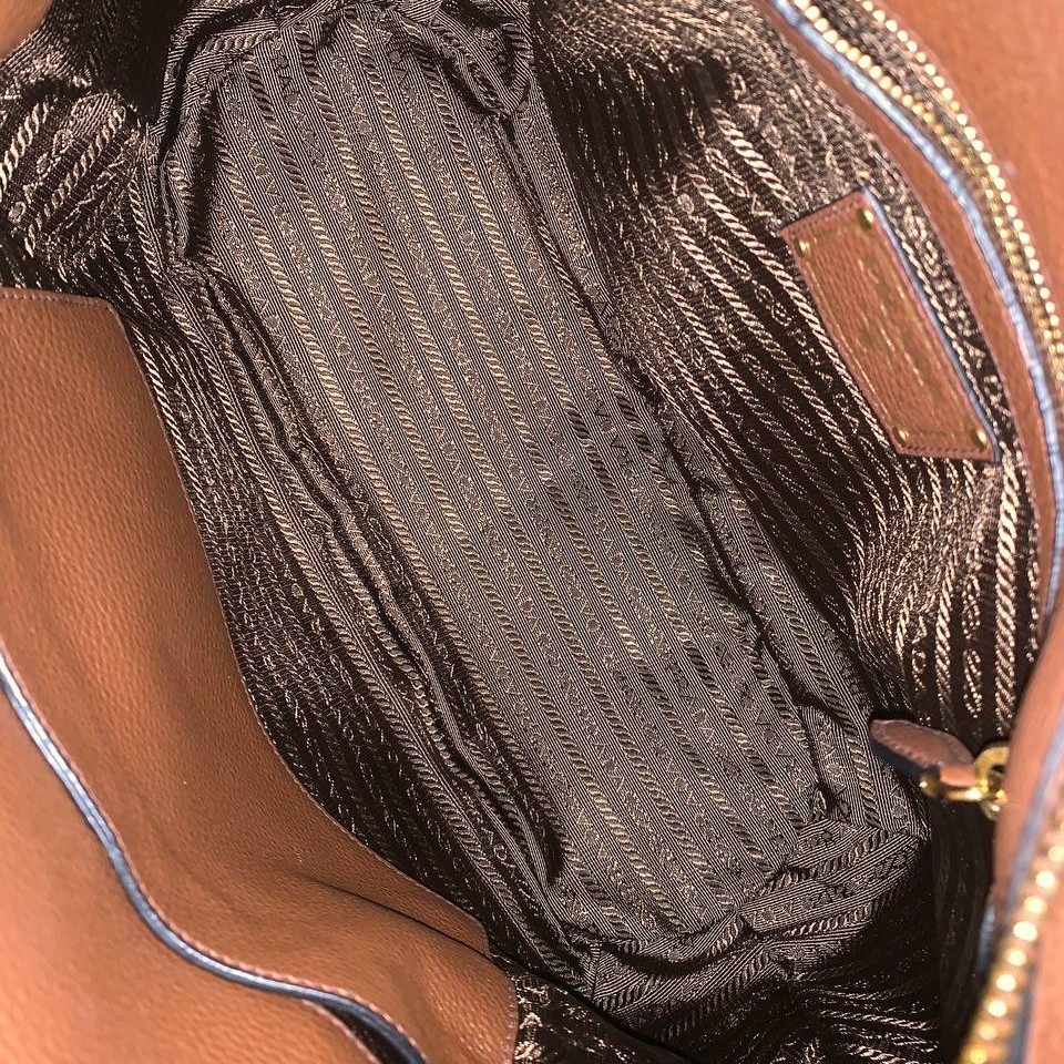 Borsa Prada in pelle martellata marrone thumb