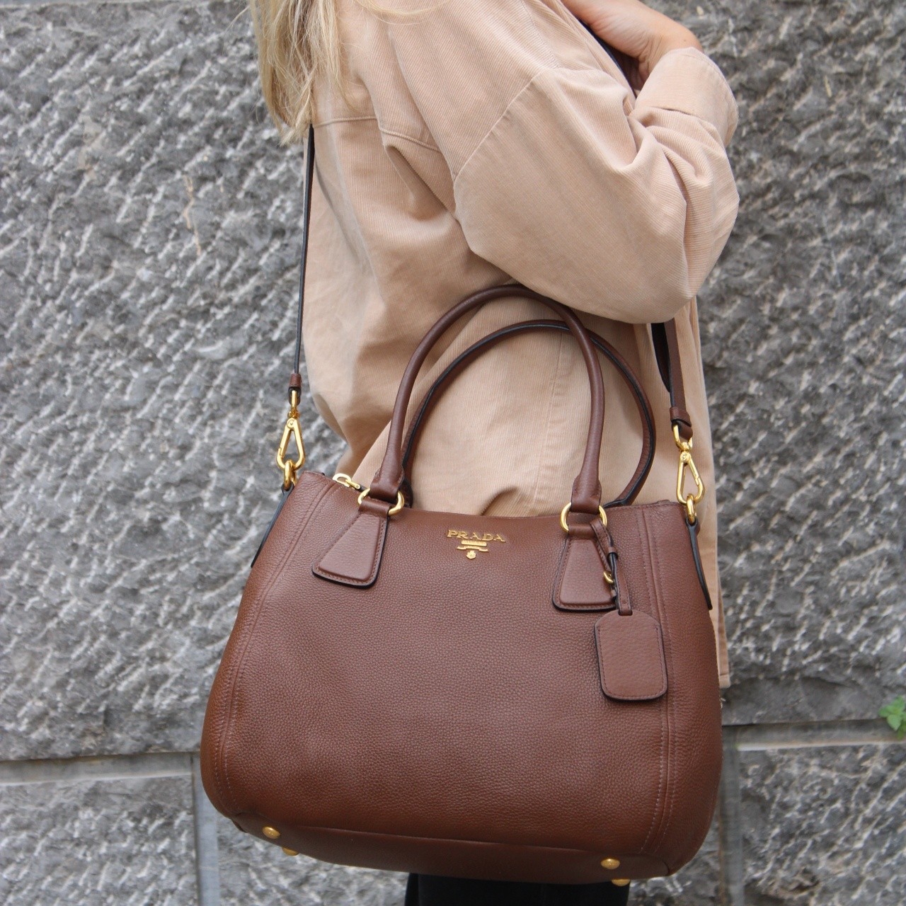 Borsa Prada in pelle martellata marrone thumb