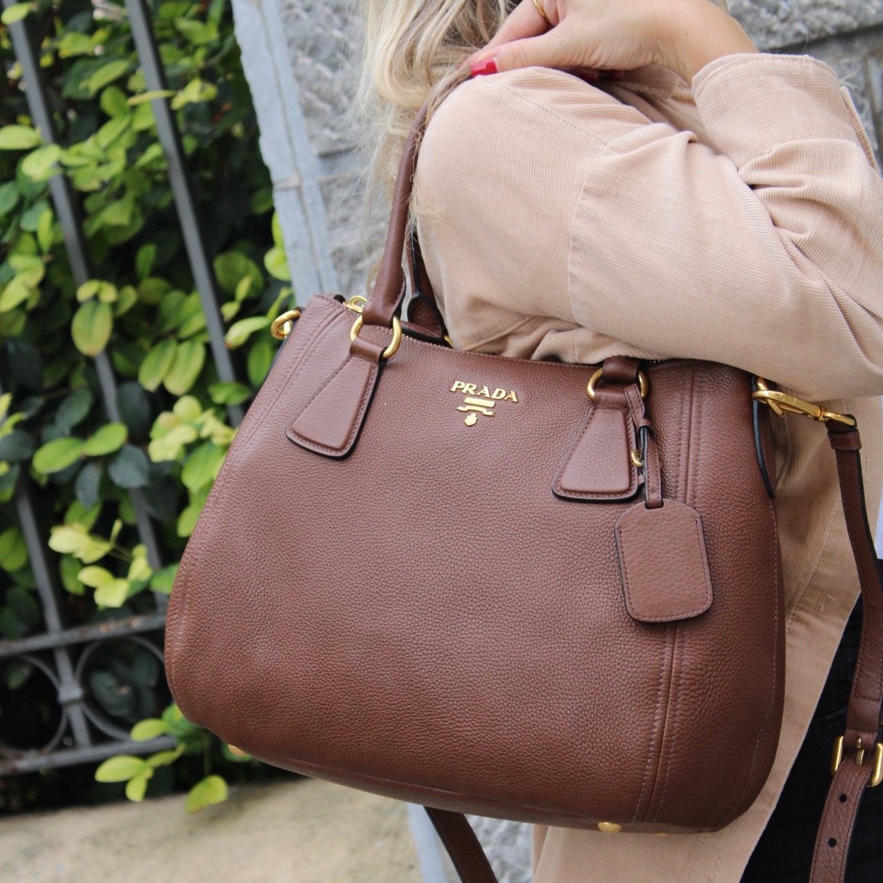 Borsa Prada in pelle martellata marrone thumb