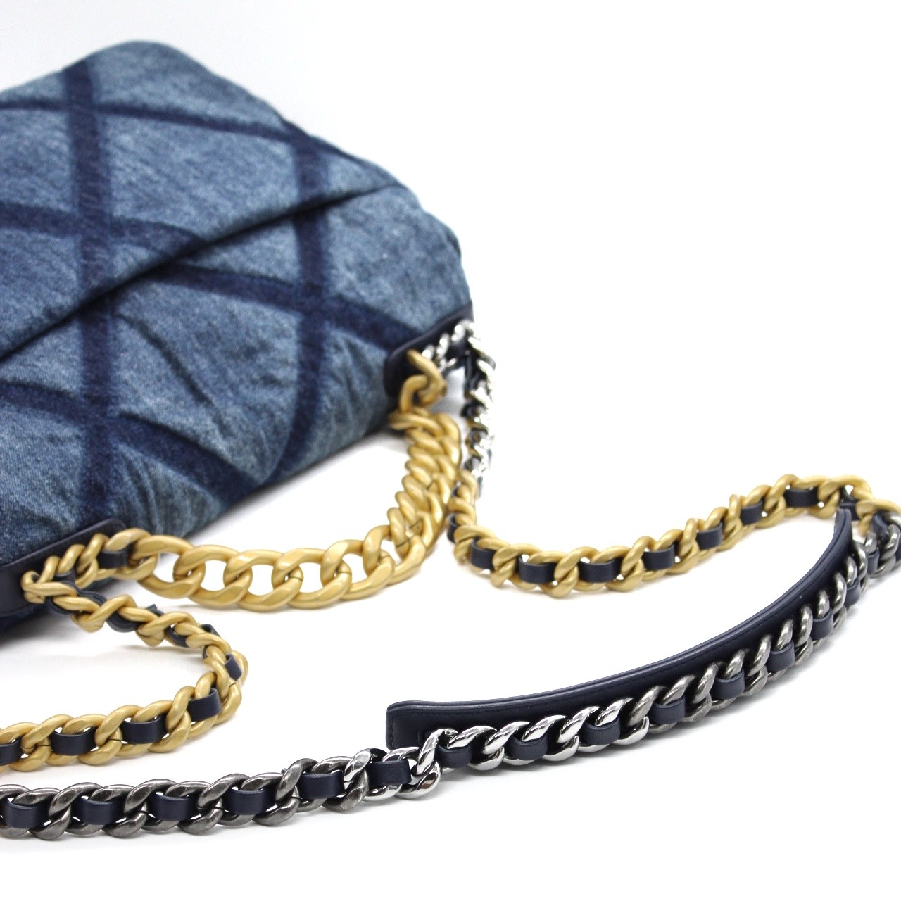 Borsa Chanel 19 Grande in denim thumb