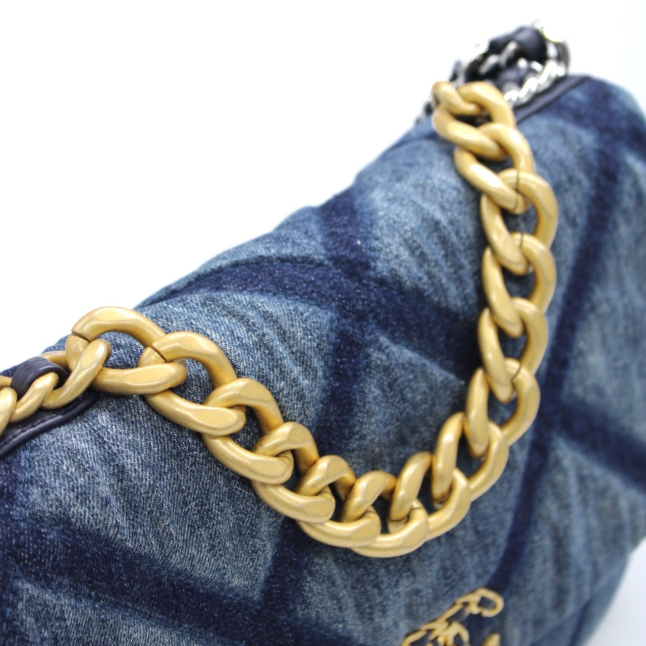 Borsa Chanel 19 Grande in denim thumb