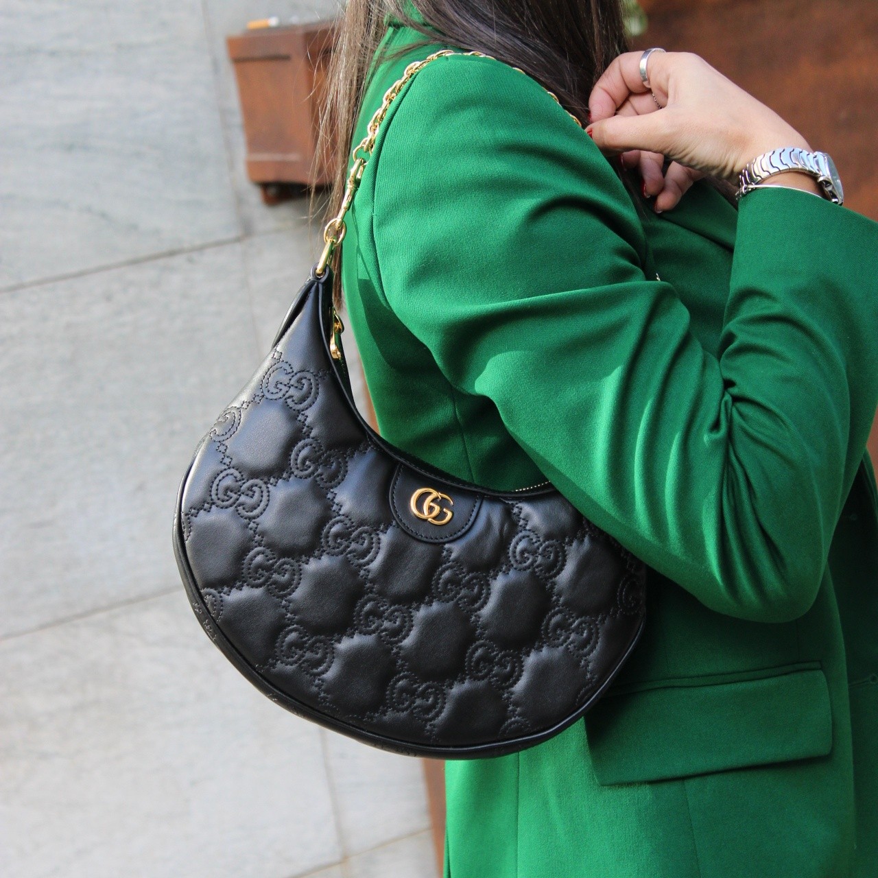Borsa Gucci a spalla in pelle Matelassè con GG misura piccola thumb