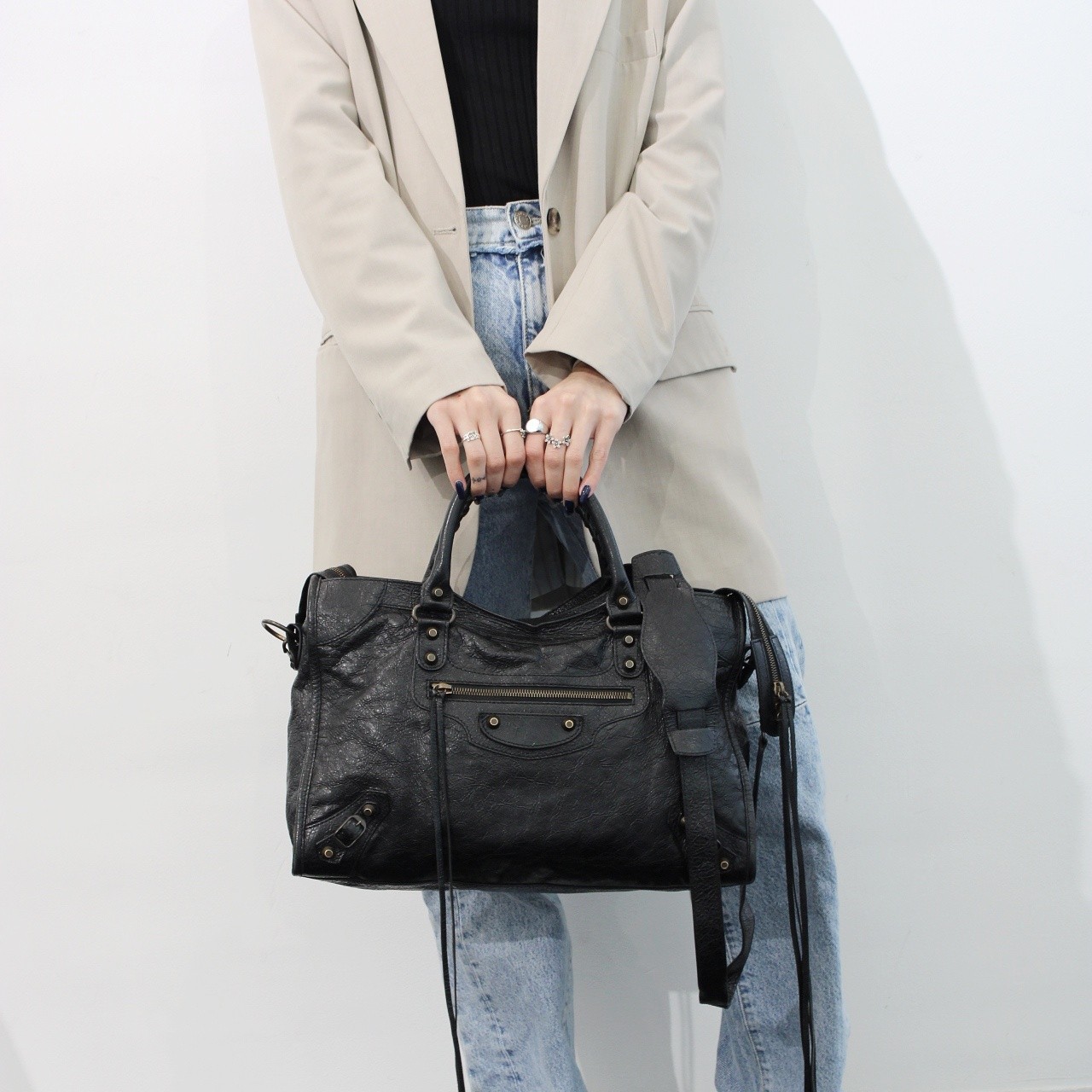 Borsa Balenciaga City in pelle nera thumb