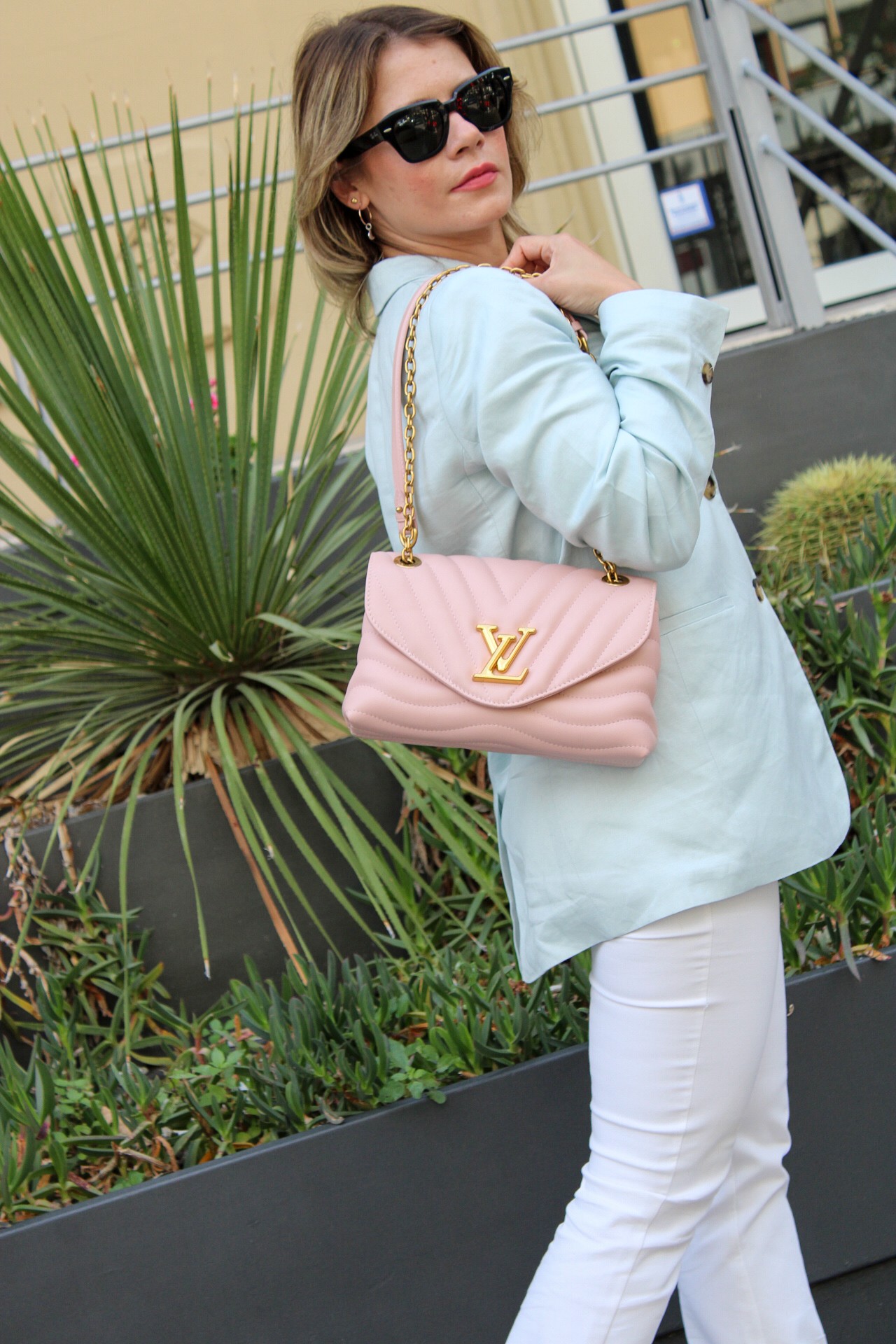 Borsa Louis Vuitton New Wave Chain MM thumb