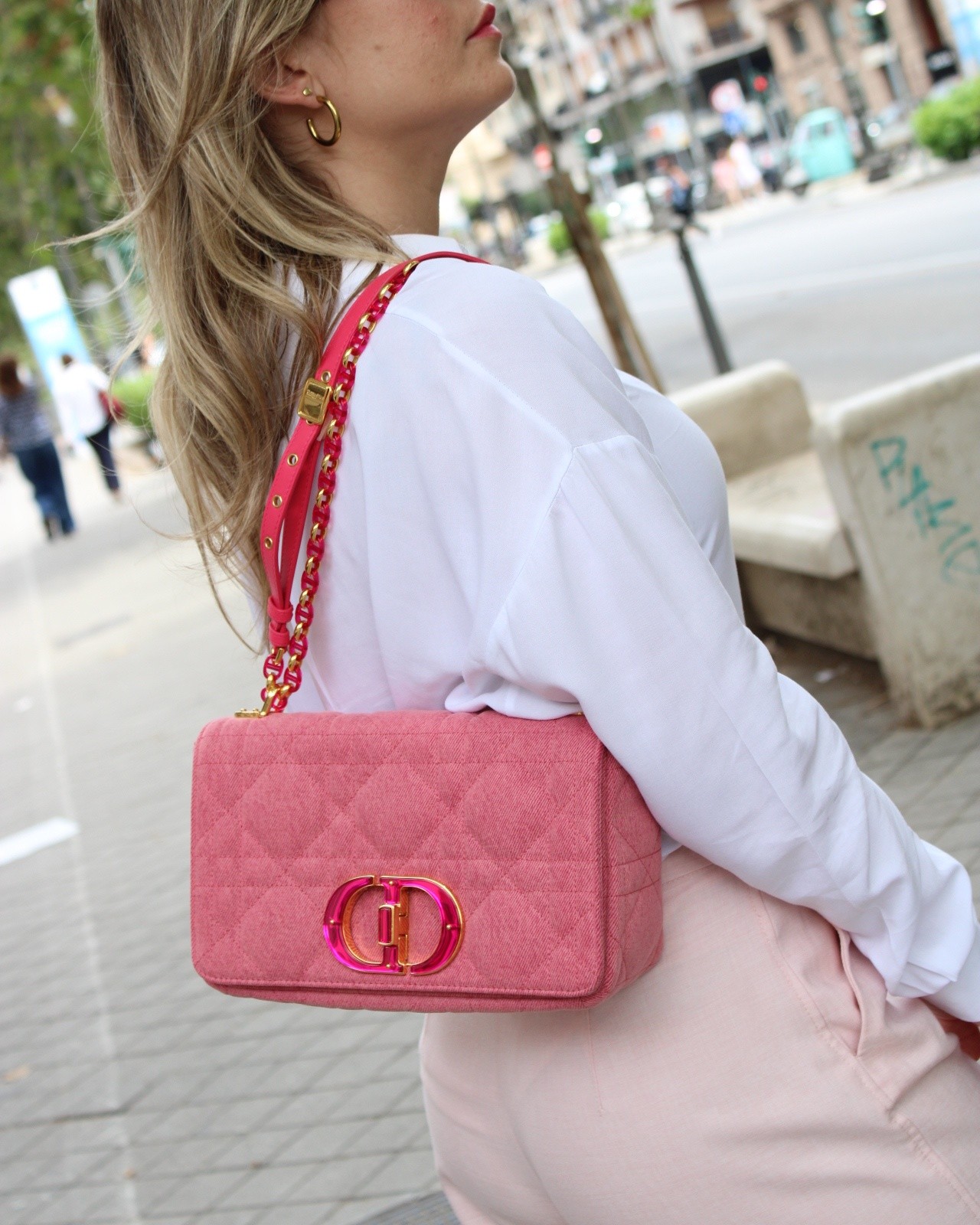 Borsa Dior Caro in denim rosa thumb