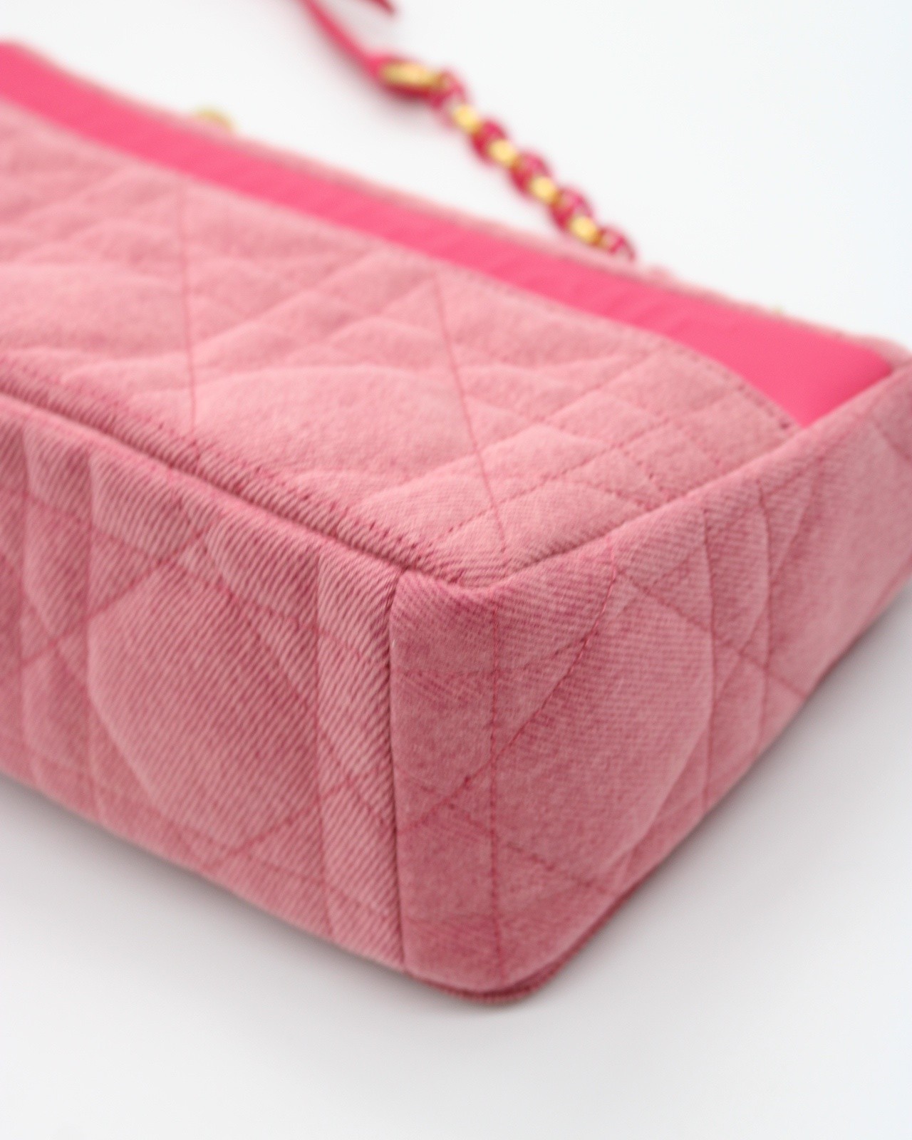 Borsa Dior Caro in denim rosa thumb