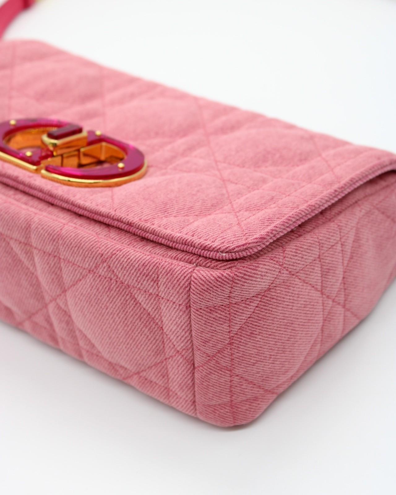 Borsa Dior Caro in denim rosa thumb