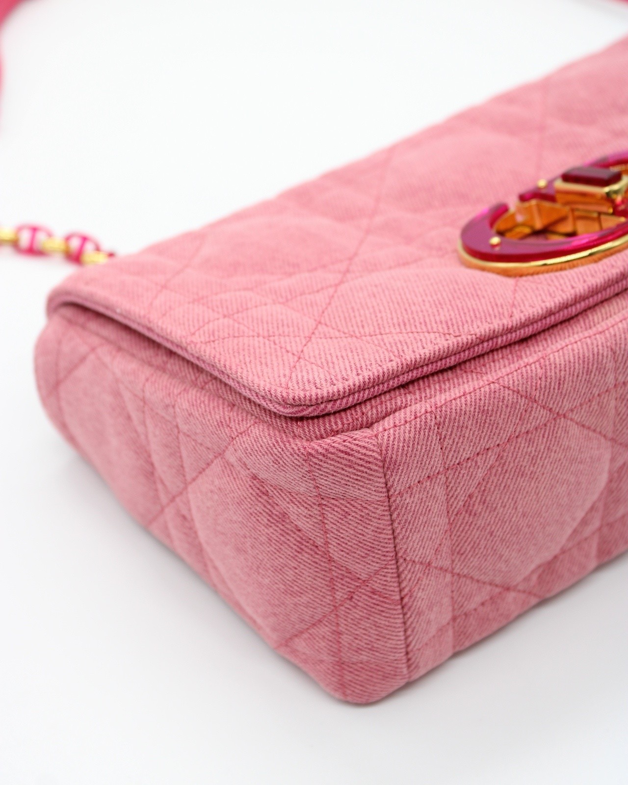 Borsa Dior Caro in denim rosa thumb