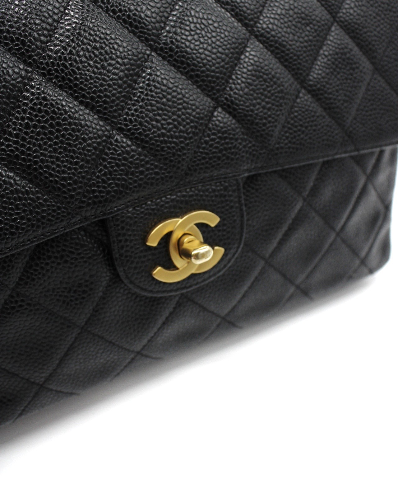 Borsa Chanel timeless in pelle nera a tracolla thumb
