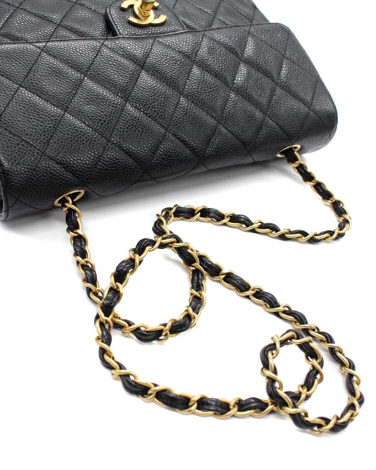 Borsa Chanel timeless in pelle nera a tracolla thumb
