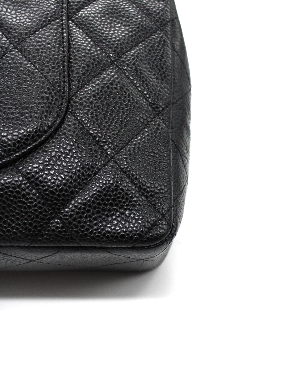 Borsa Chanel timeless in pelle nera a tracolla thumb