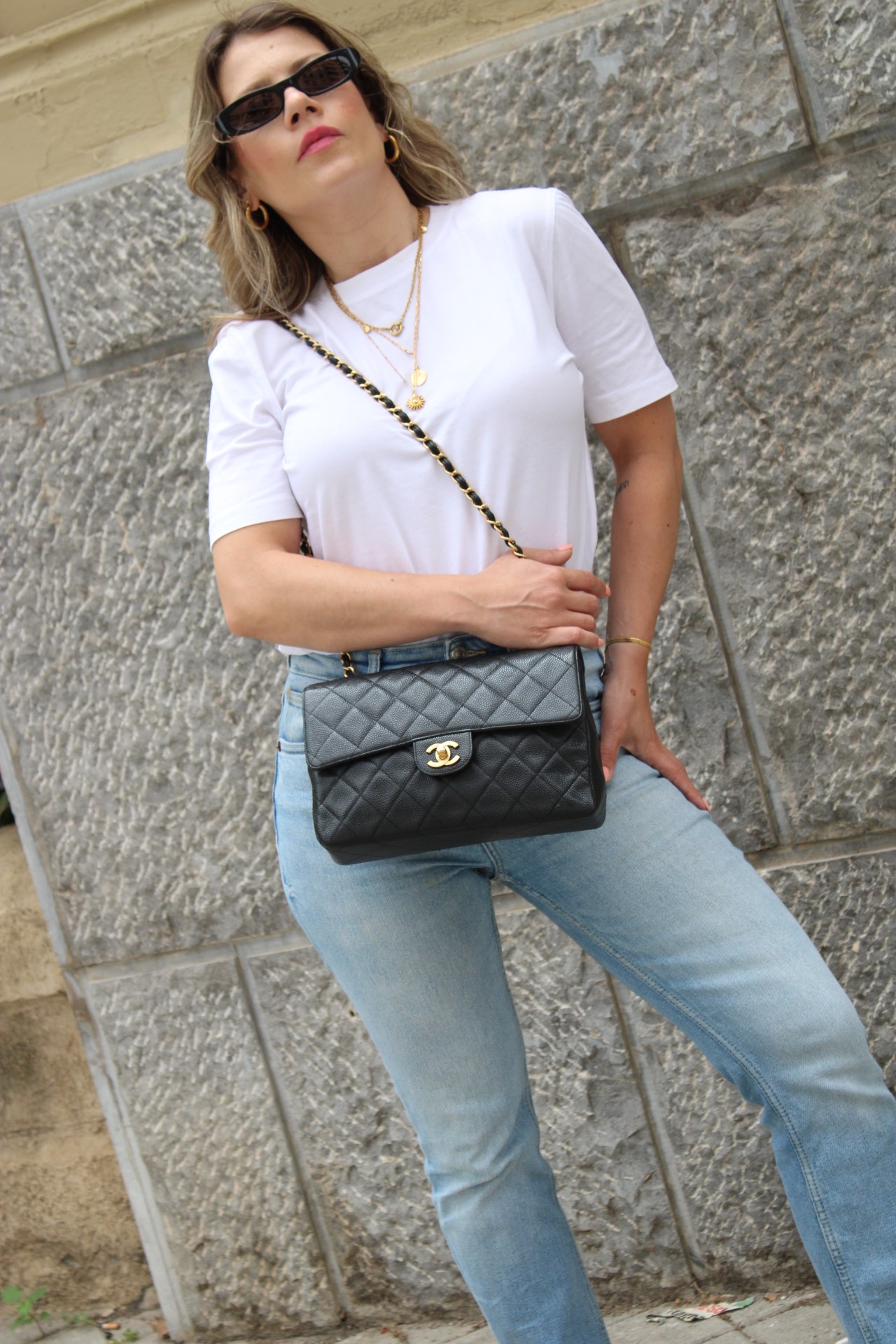 Borsa Chanel timeless in pelle nera a tracolla thumb