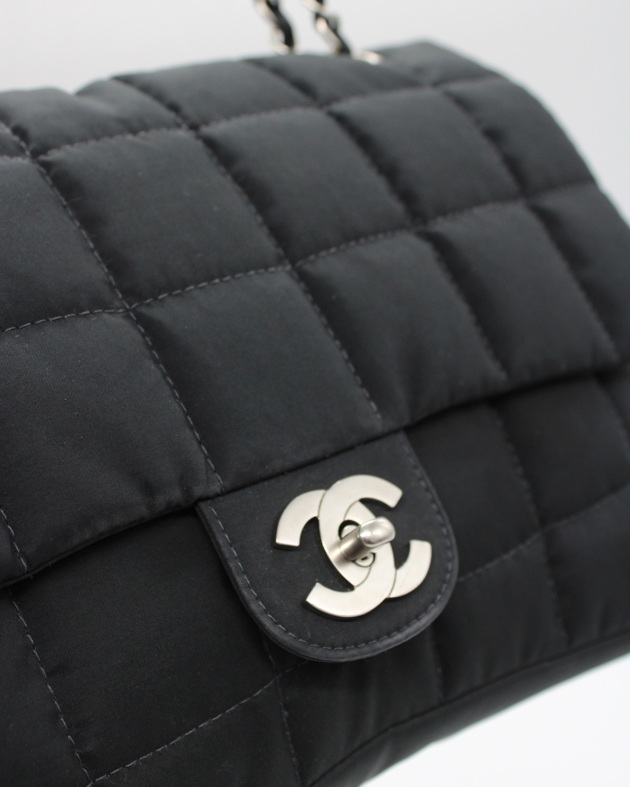 Borsa Chanel Chocolate Bar nera thumb
