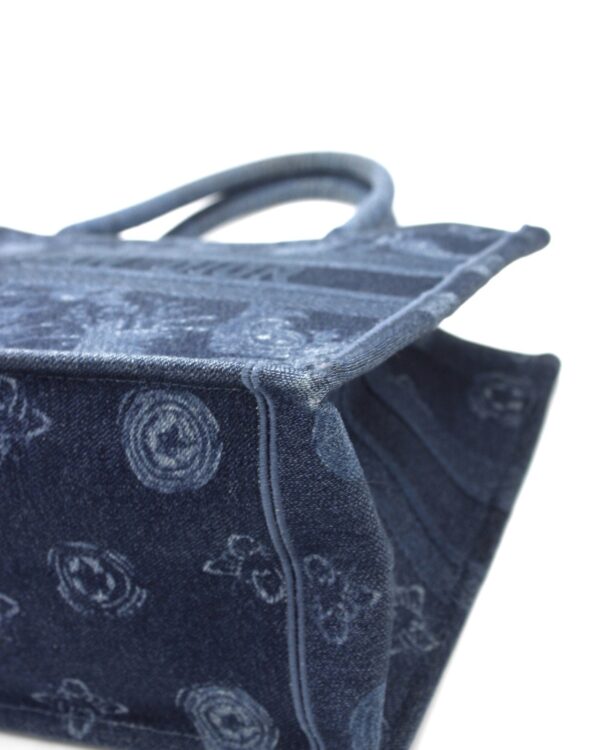 Borsa Dior Tote Book in denim blu media