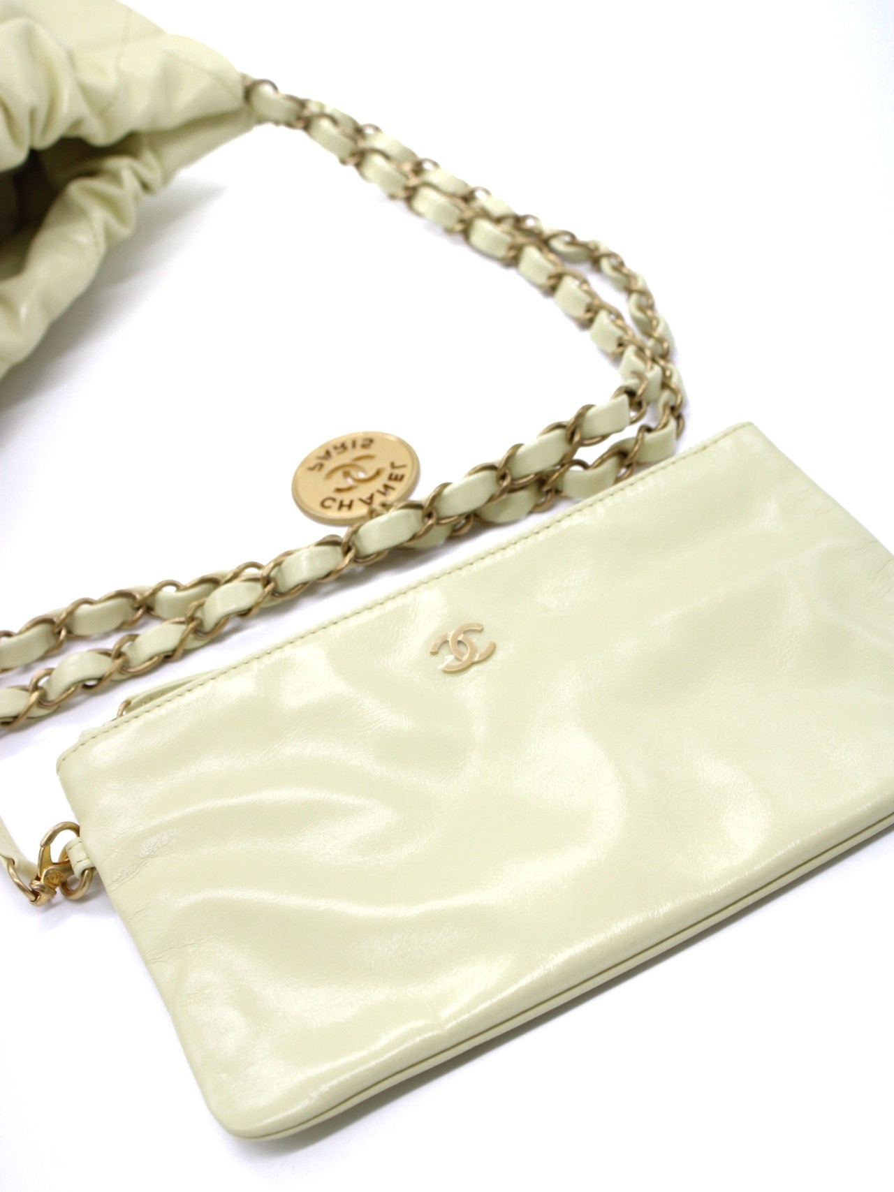 Borsa Chanel 22 piccola thumb
