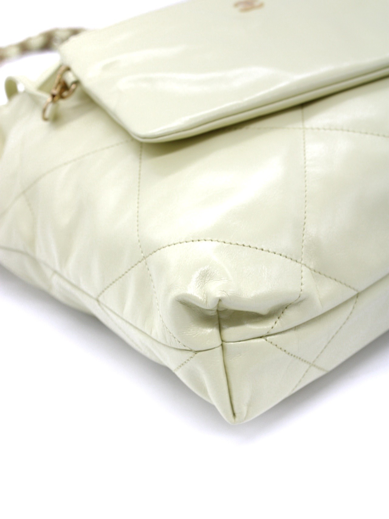 Borsa Chanel 22 piccola thumb