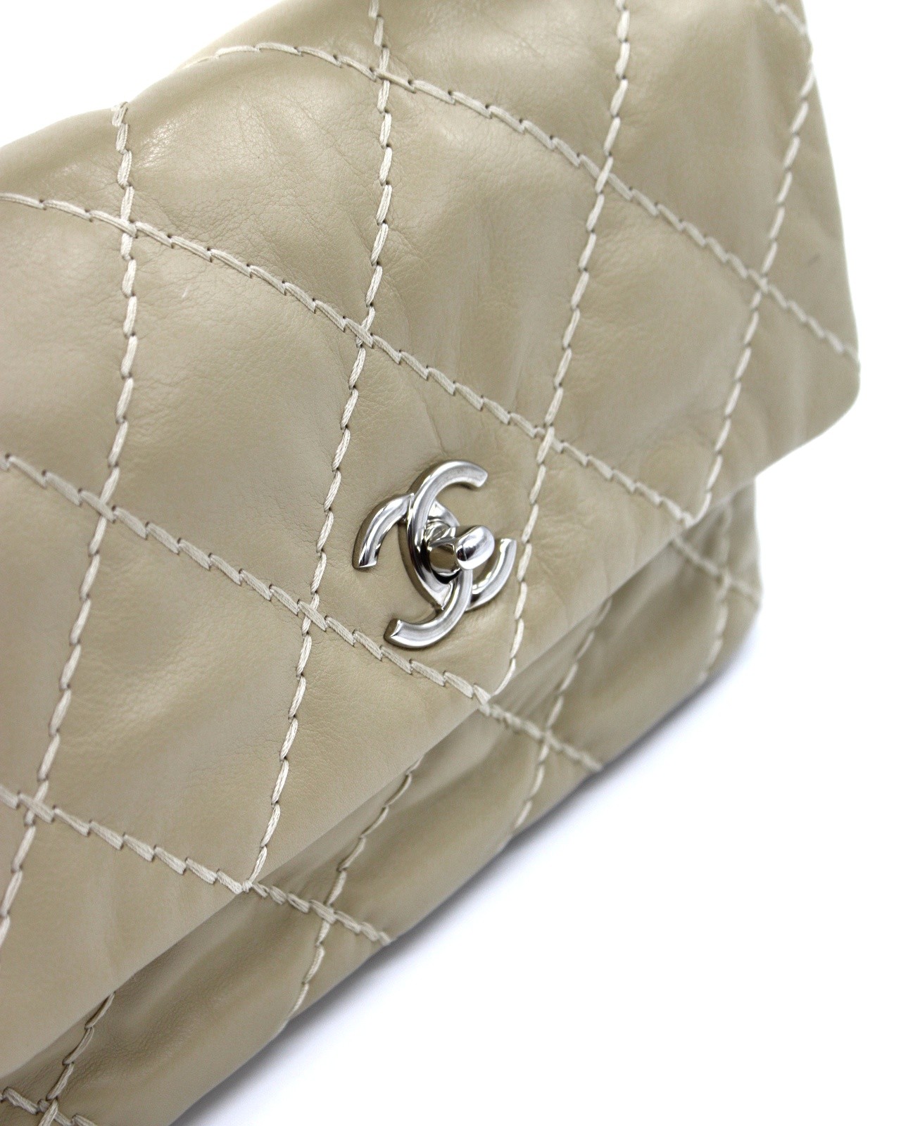 Borsa Chanel Wild Stitch in pelle beige thumb